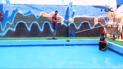 تمارين علاجية داخل الماء خاصة لفقرات الظهر