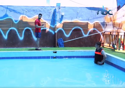 تمارين علاجية داخل الماء خاصة لفقرات الظهر