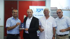 بينت لقادة الإستيطان:"نحن في طريقنا لضم الضفة"