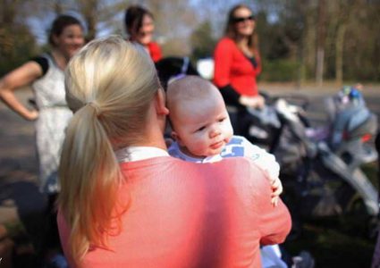 اكتئاب الأم يهدد صحة الأطفال الجسمانية والنفسية