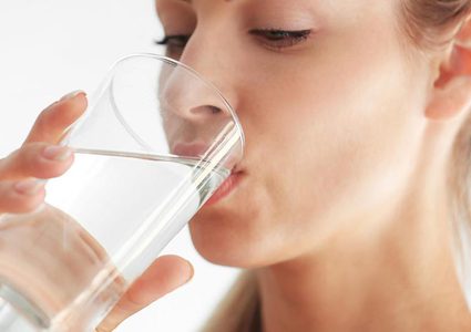 دراسة مفزعة ستبدل طريقة شربنا للماء إلى الأبد