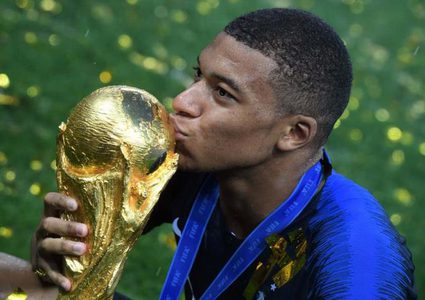 مبابي يصدم ميسي وينصف نيمار