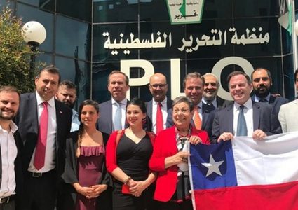 عشراوي تطلع وفدا برلمانيا تشيليا على آخر المستجدات