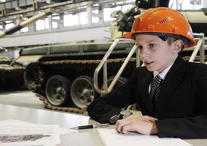 طلاب مدرسة روسية يبتكرون دبابة ذاتية القيادة