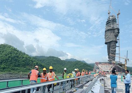 بالصور: الهند تشيد أطول تمثال في العالم