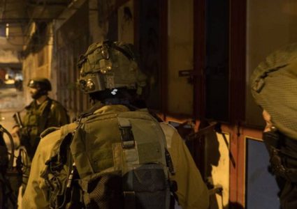 مستوطنون يهاجمون منزلا في عوريف