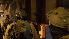 مستوطنون يهاجمون منزلا في عوريف