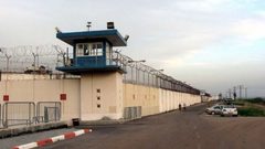 أهالي أسرى نفحة يزورون 24 معتقل من أبنائهم