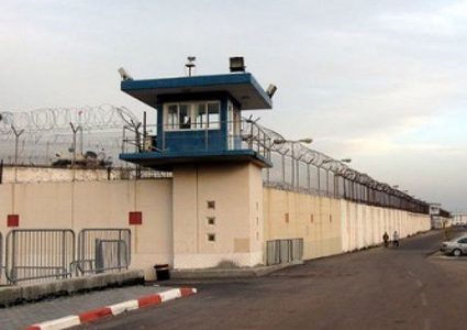 أهالي أسرى نفحة يزورون 24 معتقل من أبنائهم