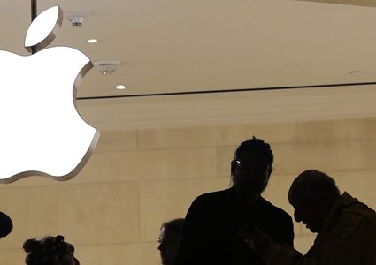 "آبل" تجهز لمفاجأة زبائنها بهواتف "آيفون"