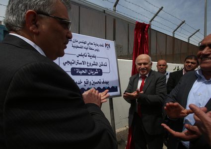 يعيش: سنقدم كل ما يلزم لمدارس نابلس