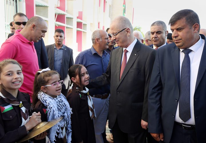 حضور رئيس الوزراء الفلسطيني الدكتور رامي حمدالله  افتتاح العام الدراسي الجديد في مدرسة بنات العقبة في مدينة طوباس بالضفة الغربية