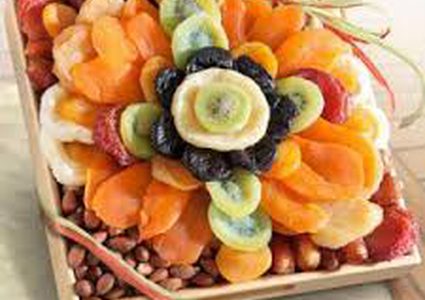 كم سعرة حرارية توجد في الفواكه المجففة؟