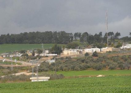 اعتقال شابين واحتجاز محامين داخل معسكر سالم