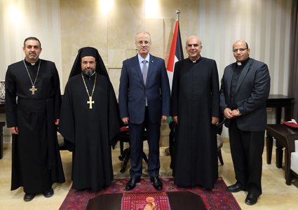 الحمد الله يستقبل وفدا من مجلس كنائس رام الله