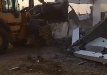 الاحتلال يهدم منزلاً بمنطقة النقب