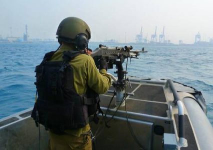 الاحتلال يعتقل صيادين في عرض بحر غزة