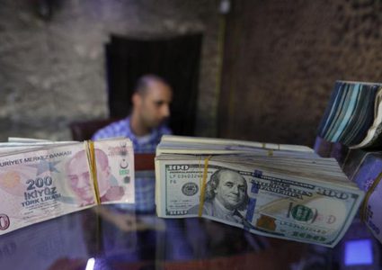 تركيا تخفض الضرائب على ودائع الليرة