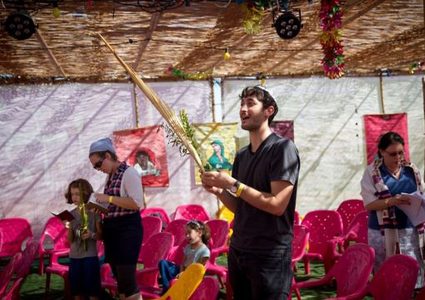 إسرائيل تمنع إستيراد نباتات"عيد العرش"