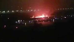 شاهد فيديو يرصد إحتراق طائرة ركاب فجر اليوم !