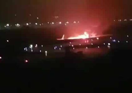 شاهد فيديو يرصد إحتراق طائرة ركاب فجر اليوم !