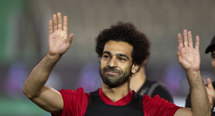 بعد أزمته مع اتحاد الكرة... محمد صلاح يصل القاهرة