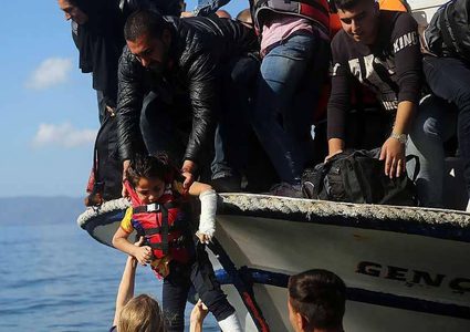 الشرطة القبرصية تنتشل مهاجرين سوريين قرب سواحلها