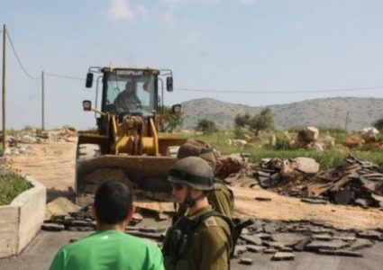 الاحتلال يستولي على جرافة غرب بيت لحم