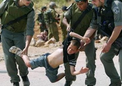 هيئة الأسرى توثق جرائم تعذيب بحق فتية أسرى