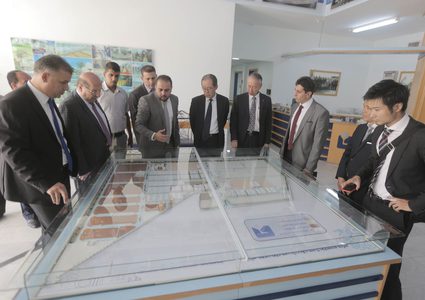 وفد ياباني رفيع المستوى يزور مدينة غزة الصناعية