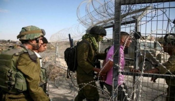 الاحتلال يعتقل 4 فلسطينيين جنوب قطاع غزة