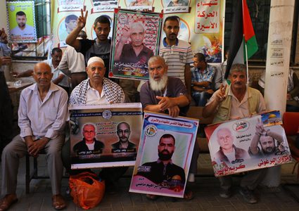 اعتصام أهالي الأسرى في الصليب بغزة