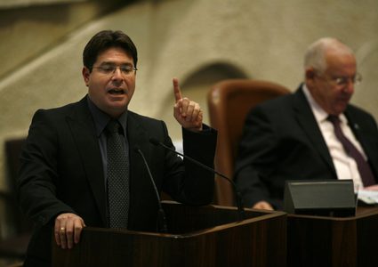 وزير إسرائيلي: حل الدولتين فارق الحياة