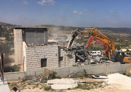 الاحتلال ينفذ عمليات هدم في الولجة ويطا (فيديو)