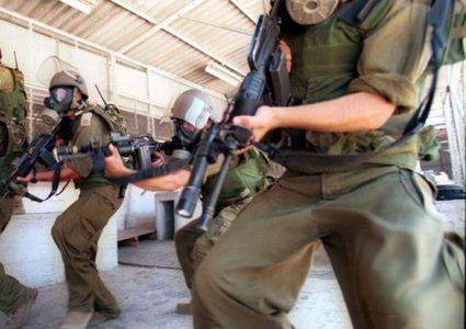 إدارة سجن "هداريم" تصادر 1800 كتاب من غرف الأسرى