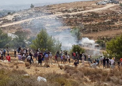 الاحتلال يقمع مسيرة سلمية قرب جبل الريسان