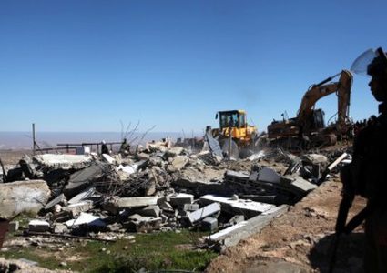 الاحتلال يهدم منزلين في عناتا