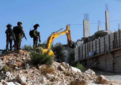 189 منزلاً مهددة بالهدم في قرية الولجة