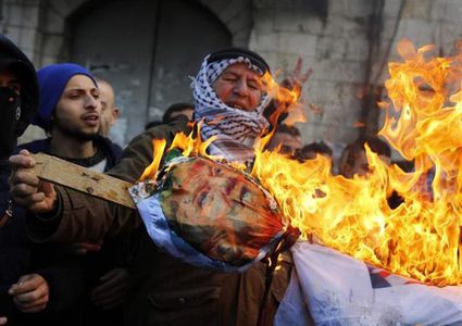 وقفة احتجاجية في رام الله ردا على وقف تمويل أونروا