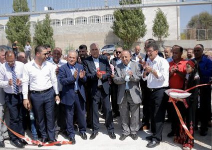 الرجوب يفتتح ملعبا لكرة القدم في سلواد