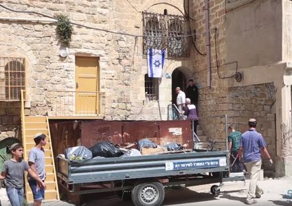 الخليل: مستوطنون يستولون على منزل بالبلدة القديمة