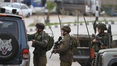 الاحتلال يعتقل أسيراً مُحرّراً ووالده من القدس