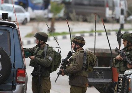 الاحتلال يعتقل أسيراً مُحرّراً ووالده من القدس