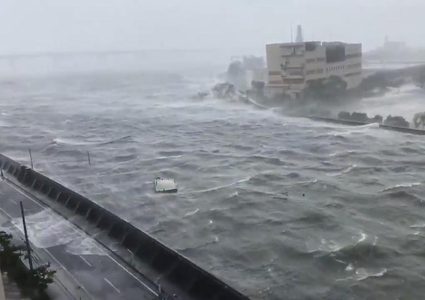 9 قتلى في أقوى إعصار يضرب اليابان