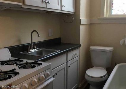 أول شقة بمطبخ ومرحاض "كومبو" والسعر مفاجأة