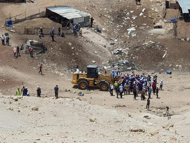 بدء اعتصام مفتوح في الخان الأحمر للتصدي لهدمه