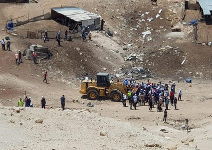 بدء اعتصام مفتوح في الخان الأحمر للتصدي لهدمه