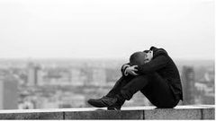 هذه العلامات تنذر بـ"قرب الانتحار"