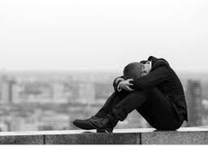 هذه العلامات تنذر بـ"قرب الانتحار"