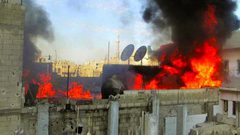 مستوطنون يضرمون النار بمعدات بناء جنوب نابلس